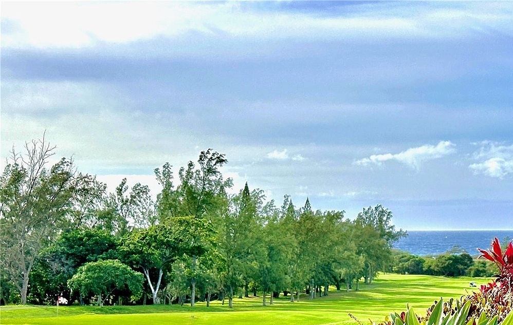 Hawaii Kai Golf Course fairway stretching to the Pacific Ocean horizon